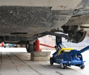 長期開車腰不好，建議用臥式液壓千斤頂